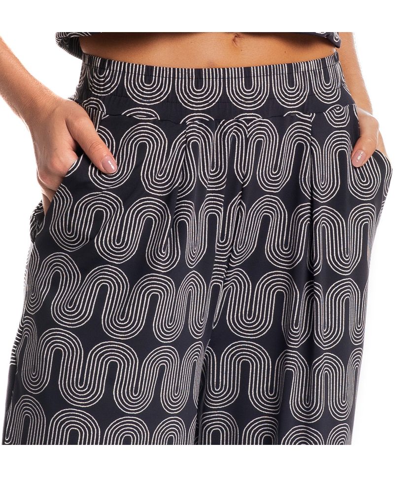 Calça Feminina Com Pregas E Bolso Spina - Imagem 5 - Desktop