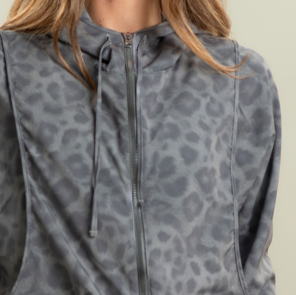 Jaqueta Corta Vento Crop Com Capuz Estampada Wild Vivame - Imagem 5 - Mobile