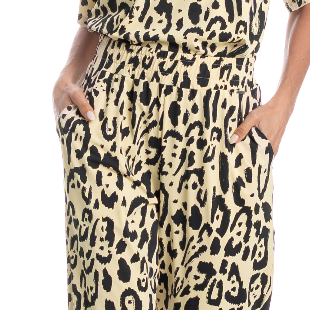 Calça Feminina Com Bolso Onça - Imagem 5 - Mobile