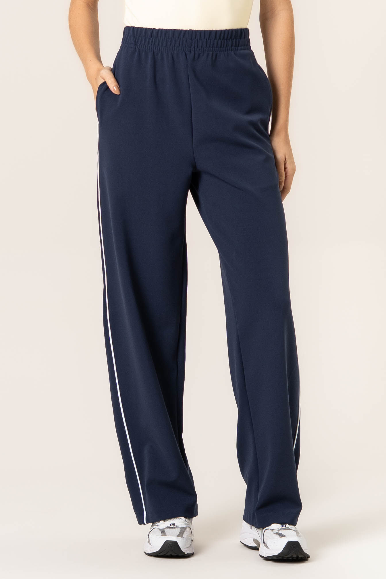 Calça Reta Com Bolsos Tess Vivame - Imagem 3 - Mobile