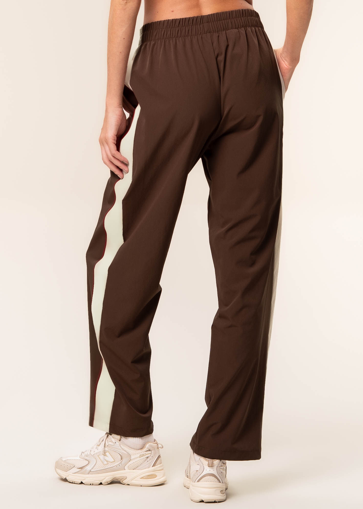 Calça Reta Com Bolsos Dark Brown Vivame - Imagem 4 - Mobile