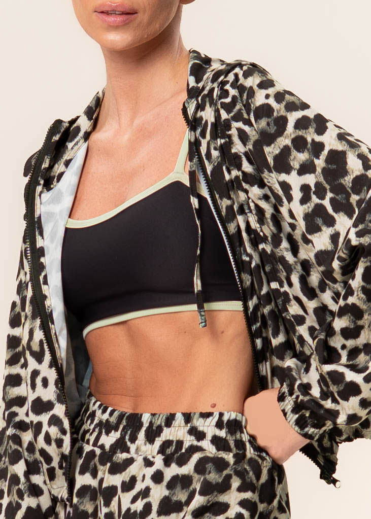 Jaqueta Crop Corta Vento Com Capuz Estampada Wild Vivame - Imagem 5 - Mobile