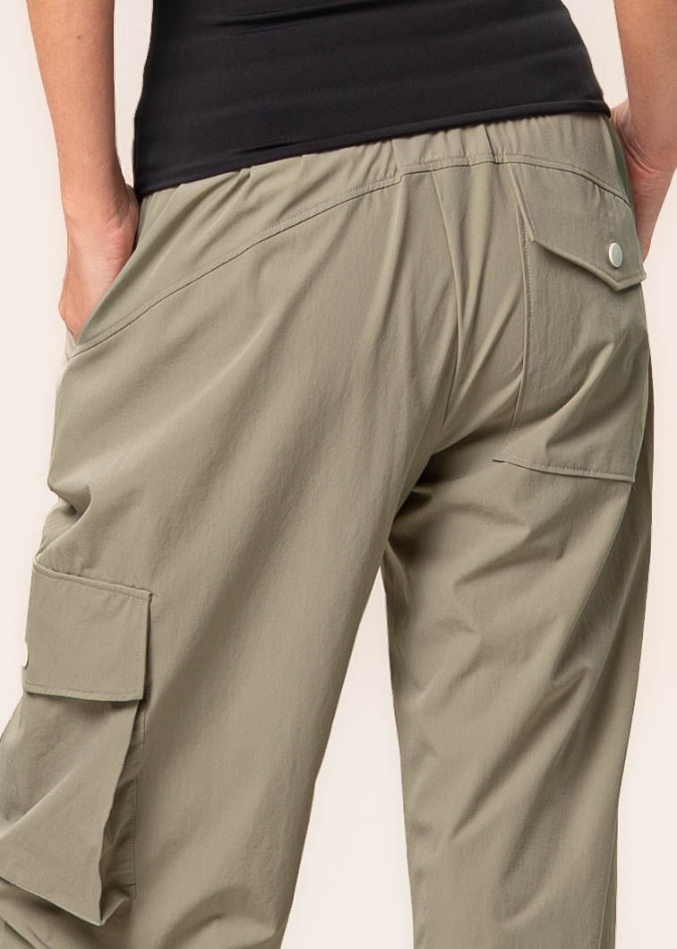 Calça Feminina Cargo Com Bolso Overlap Vivame - Imagem 5 - Mobile