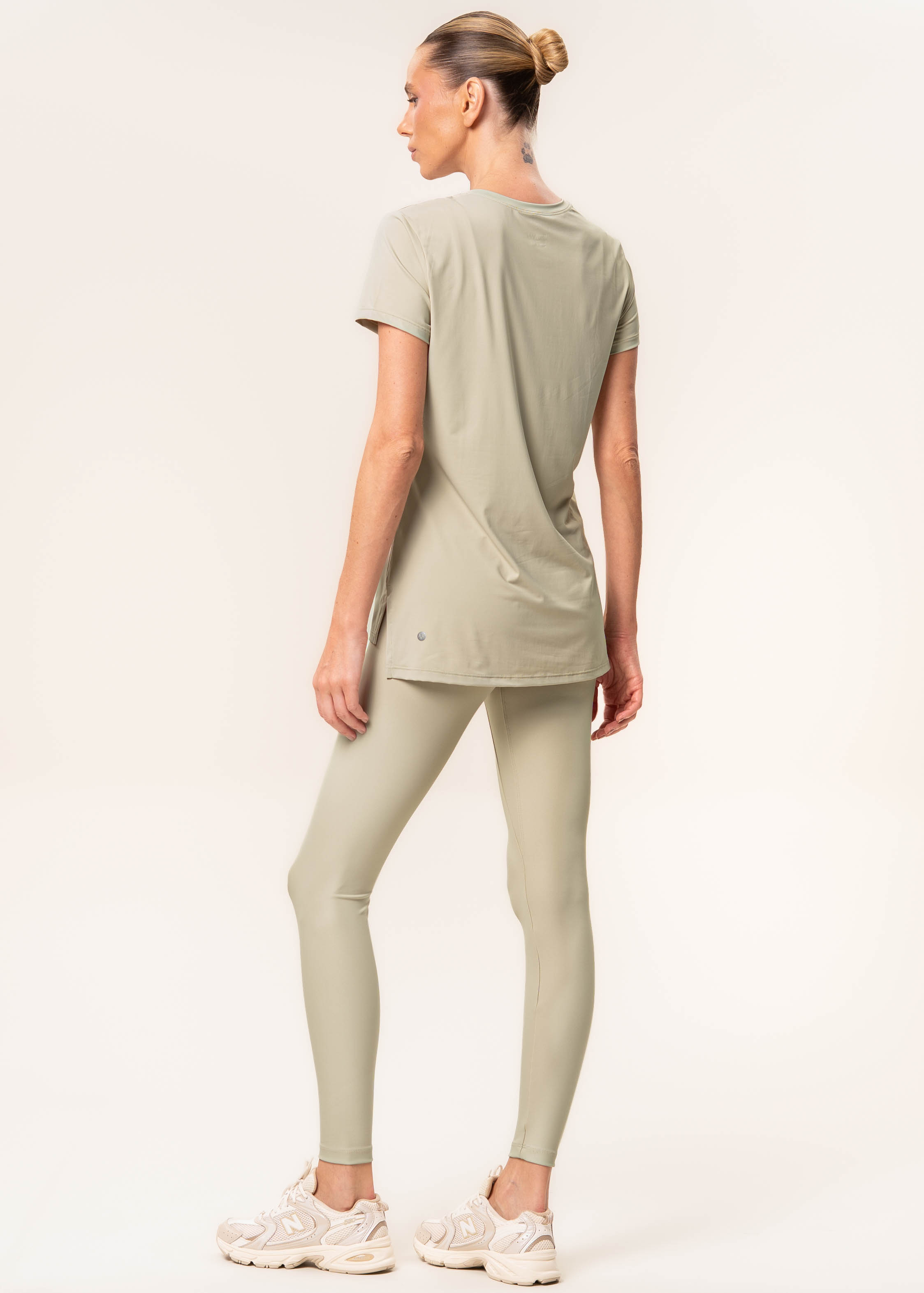 Camiseta Alongada Neutral Vivame - Imagem 4 - Mobile