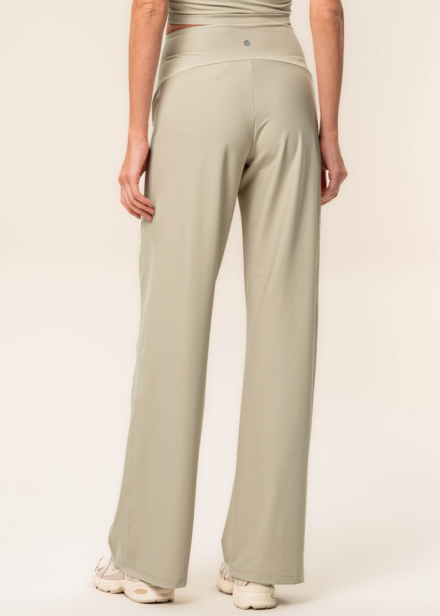 Calça Reta Invisible Slim Shape Neutral Vivame - Imagem 4 - Mobile