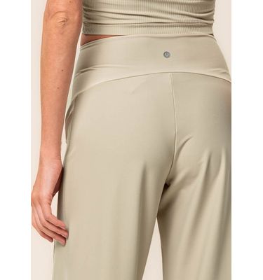 Calça Reta Invisible Slim Shape Neutral Vivame - Imagem 5 - Mobile