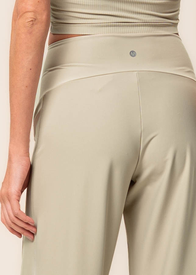 Calça Reta Invisible Slim Shape Neutral Vivame - Imagem 5 - Mobile