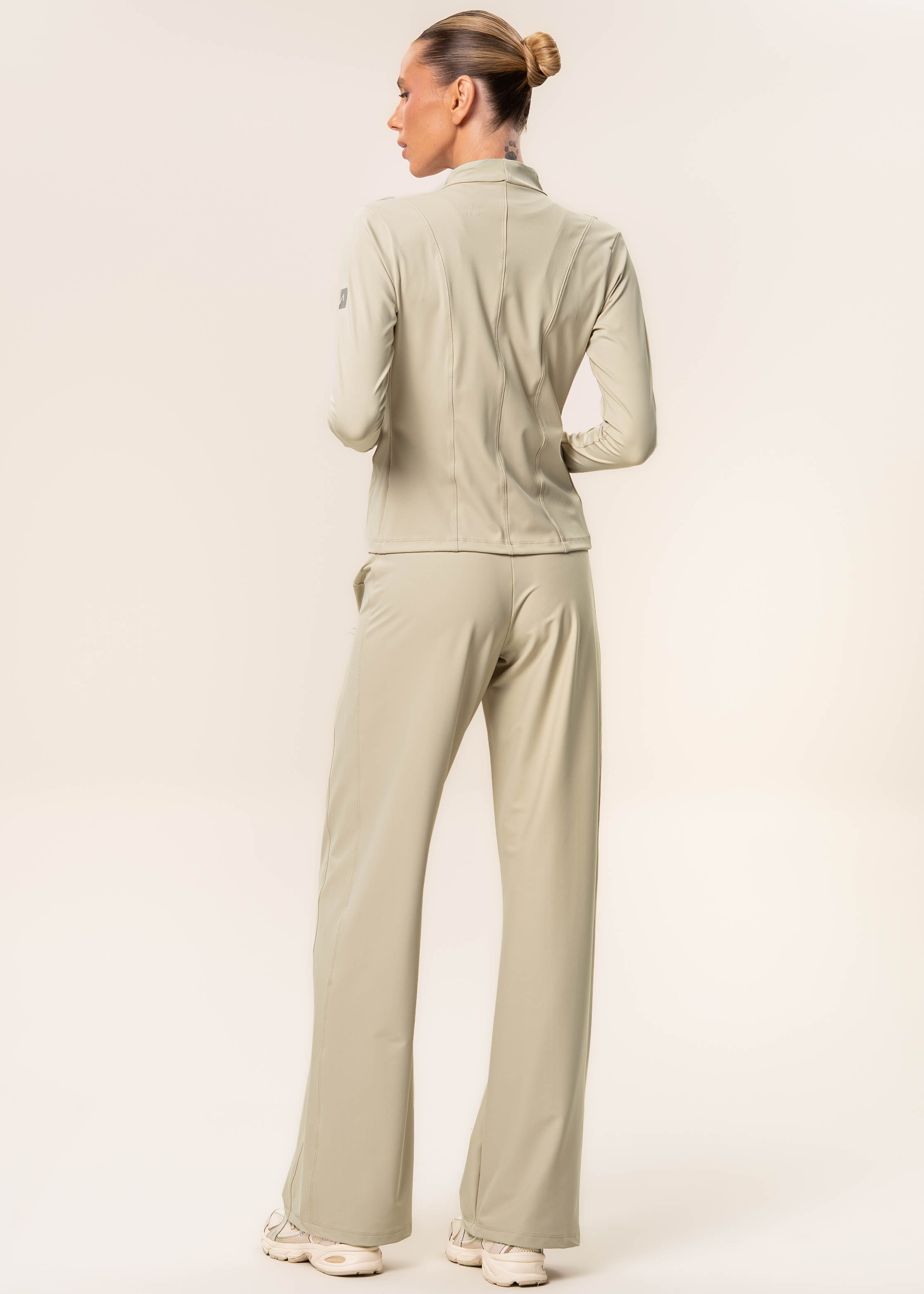 Jaqueta Fit Com Recortes Neutral Vivame - Imagem 4 - Mobile
