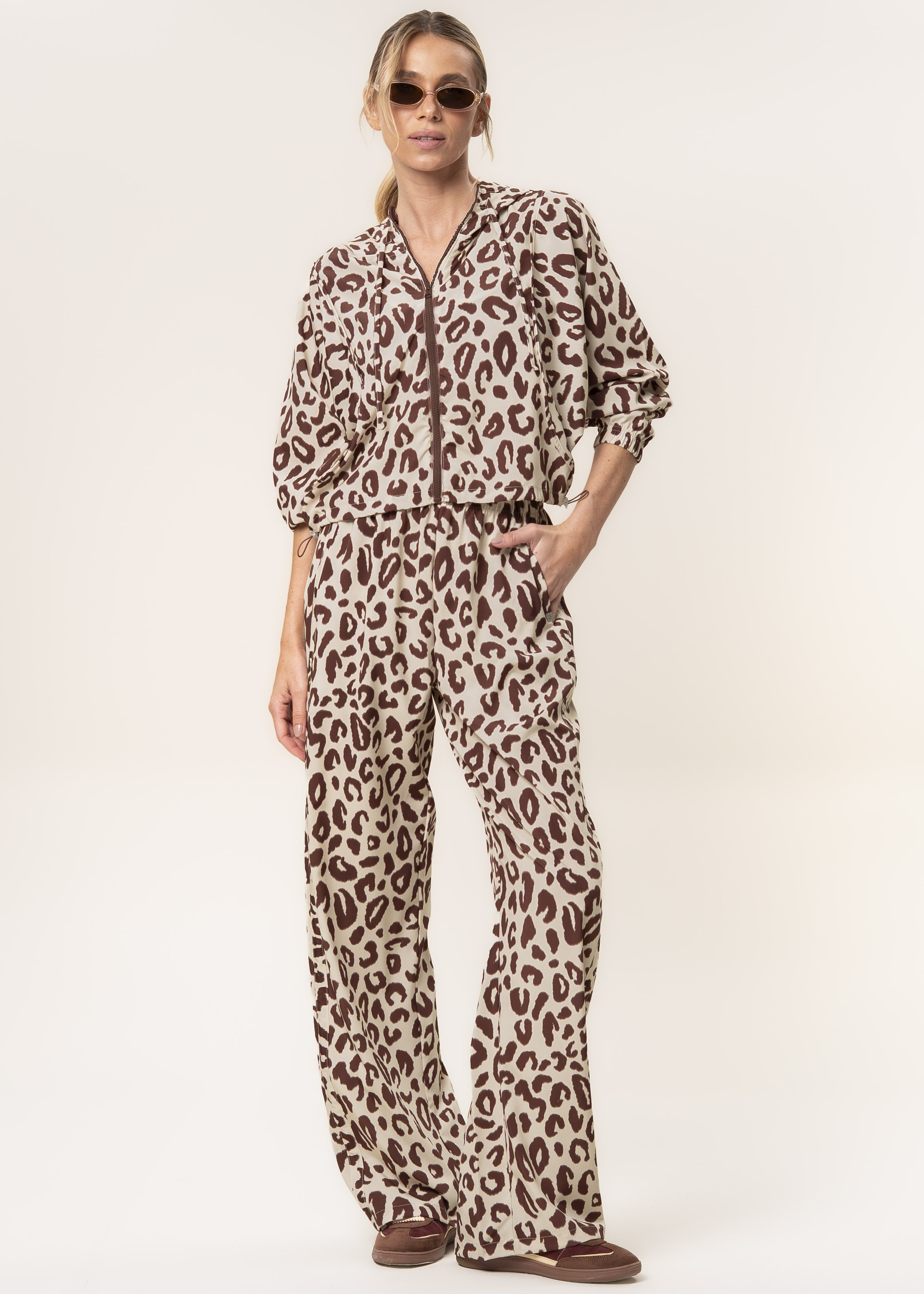 Jaqueta Crop Corta Vento Estampada Wild Vivame - Imagem 3 - Mobile