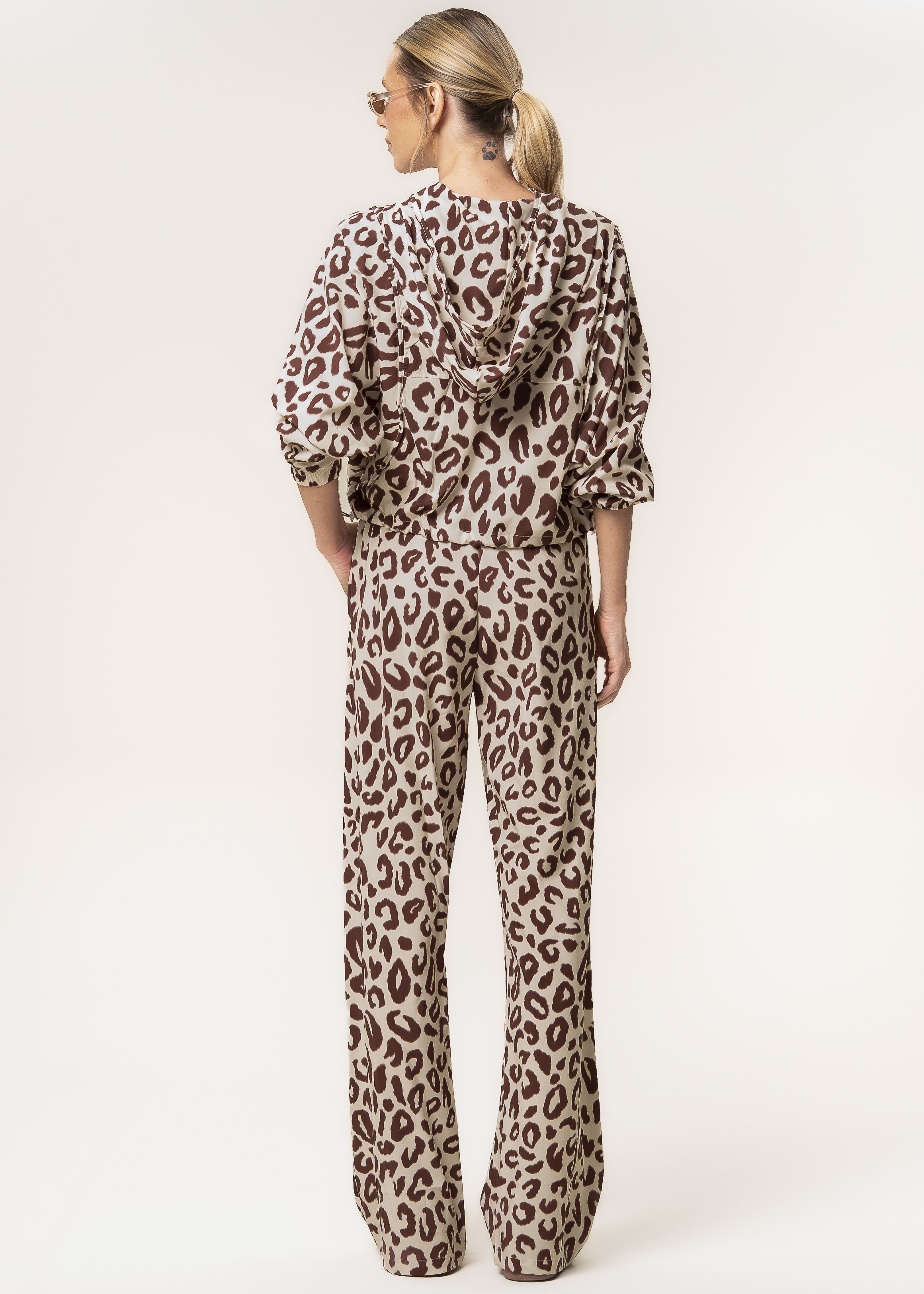 Jaqueta Crop Corta Vento Estampada Wild Vivame - Imagem 4 - Mobile