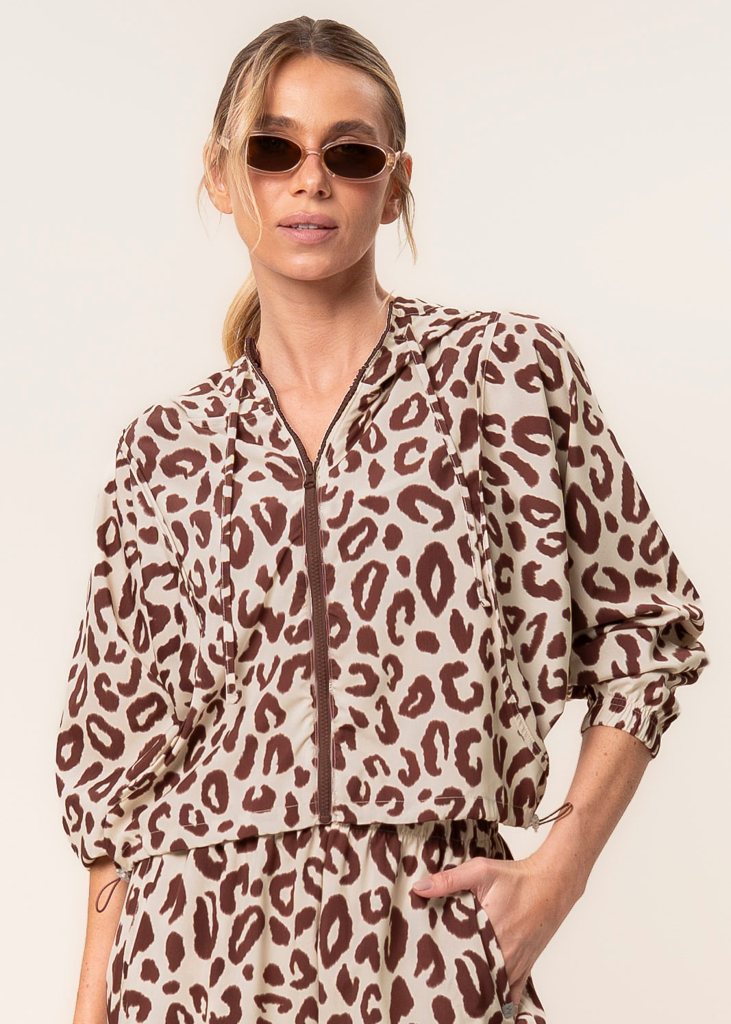Jaqueta Crop Corta Vento Estampada Wild Vivame - Imagem 1
