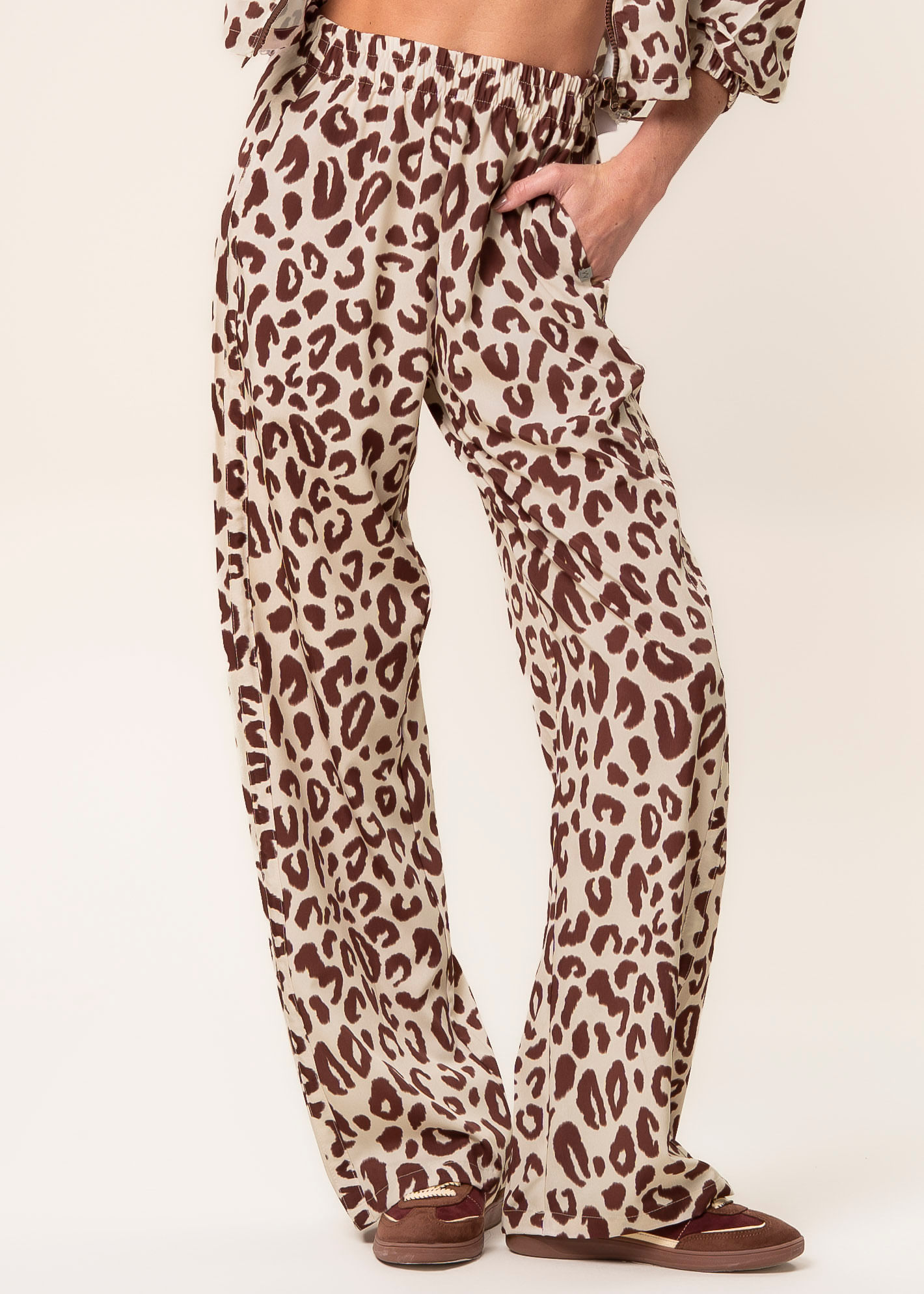 Calça Reta Com Bolsos Wild Vivame - Imagem 3 - Mobile