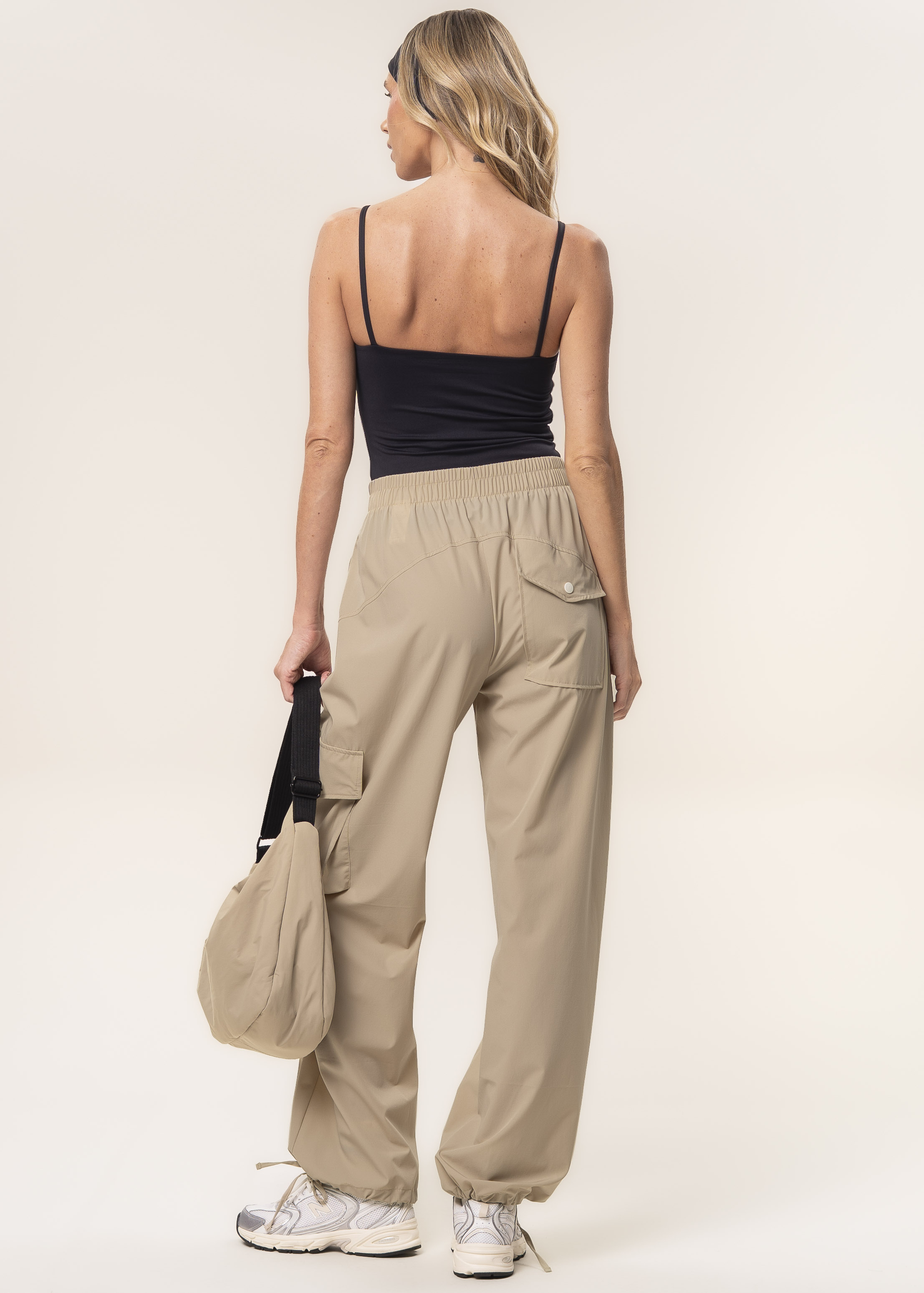 Calça Feminina Cargo Com Bolso Move Vivame - Imagem 2 - Mobile