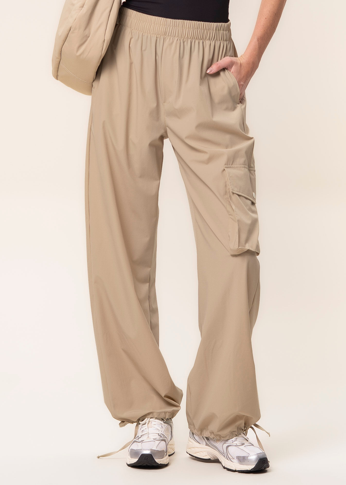 Calça Feminina Cargo Com Bolso Move Vivame - Imagem 3 - Mobile