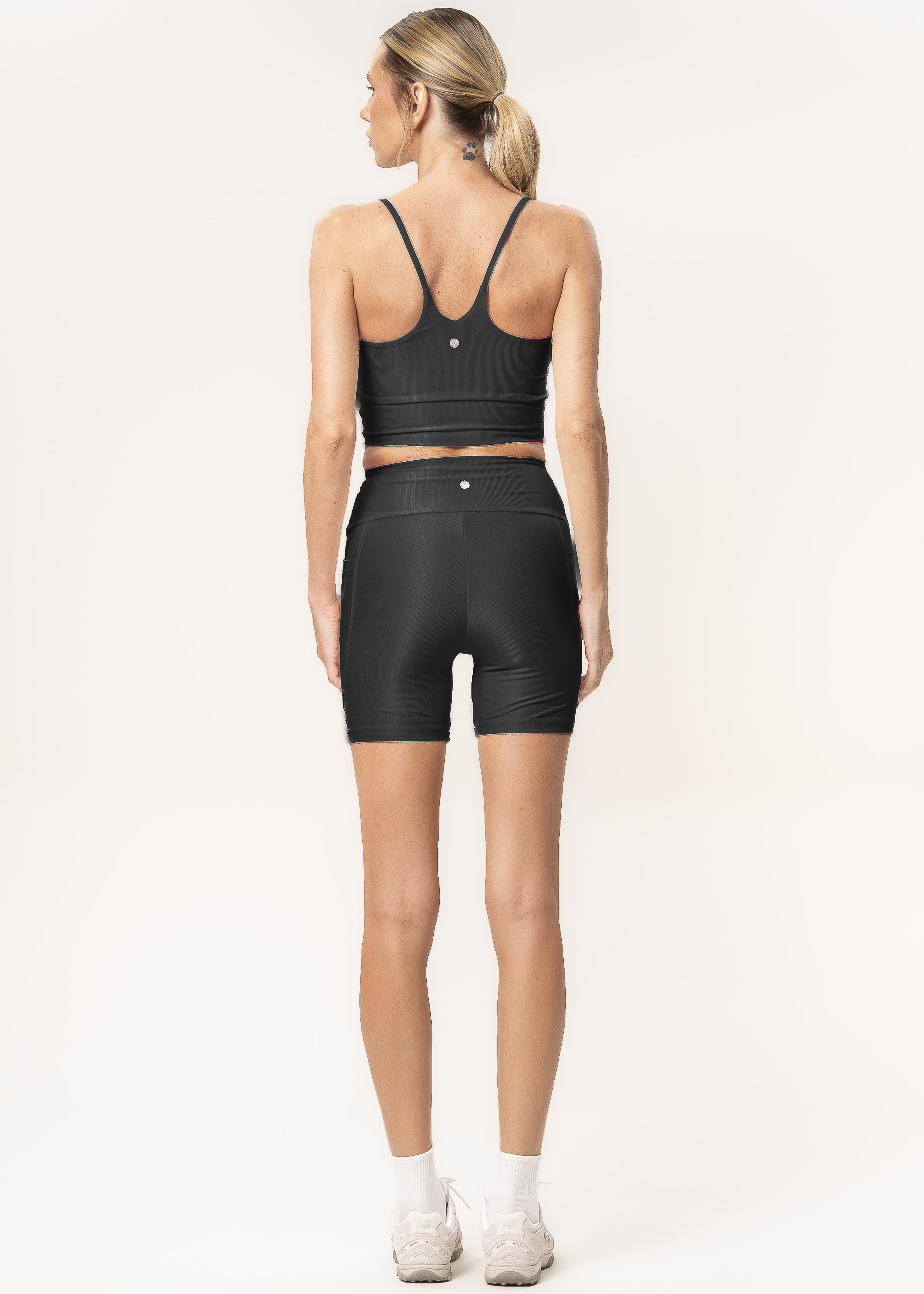 Shorts Médio Essential Shape Com 2 Bolsos Glow Black Vivame - Imagem 4 - Mobile