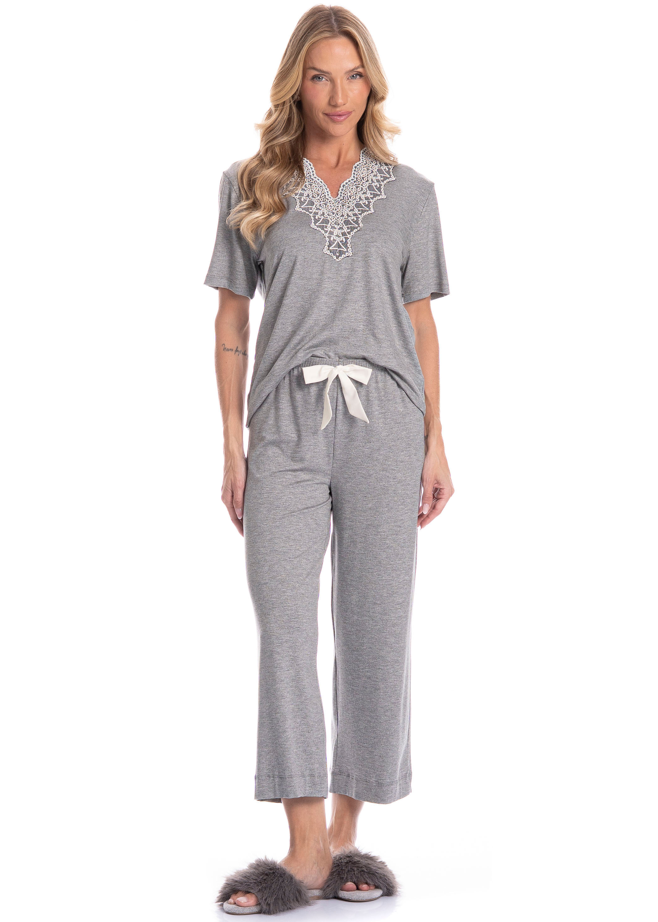 Pijama Feminino Capri Manga Curta Érica Cinza - Imagem 1